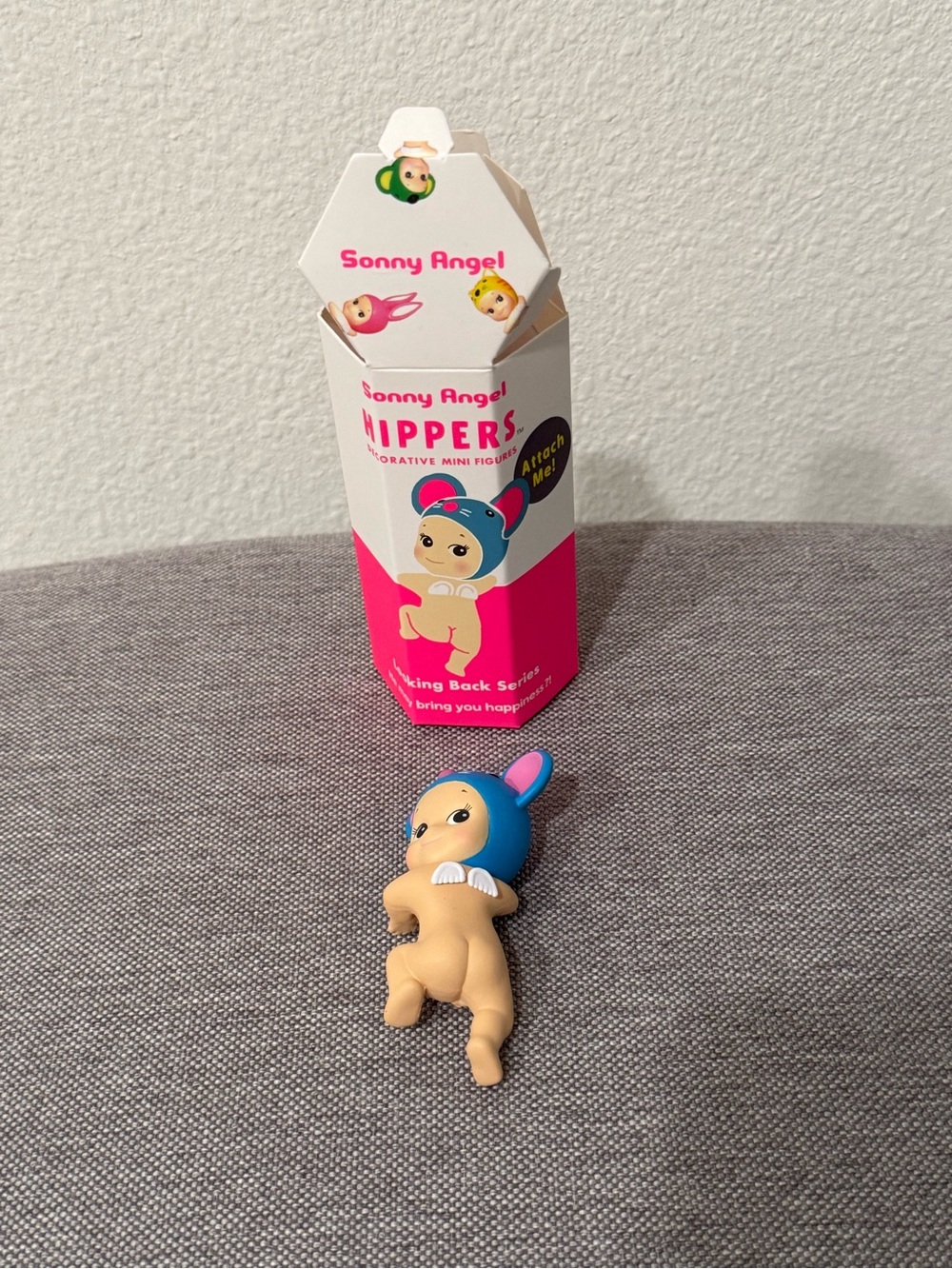 Sonny Angel HIPPERS Looking
Back Series: BLIND BOX - Mouse